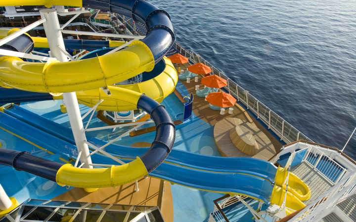 Bateau Carnival Dream