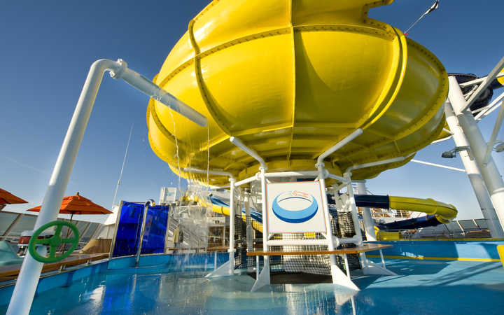 Bateau Carnival Dream