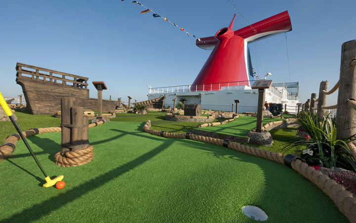 Bateau Carnival Dream