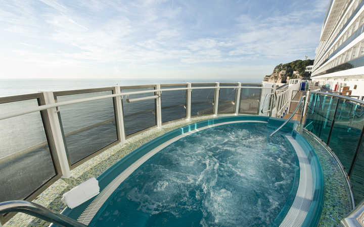 Bateau Carnival Dream