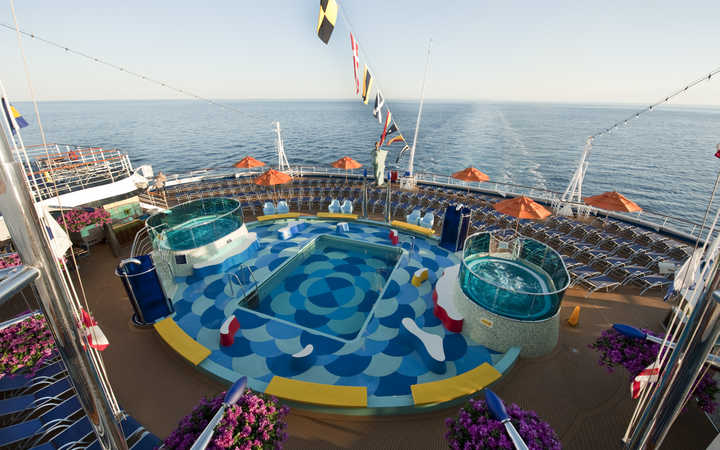 Bateau Carnival Dream