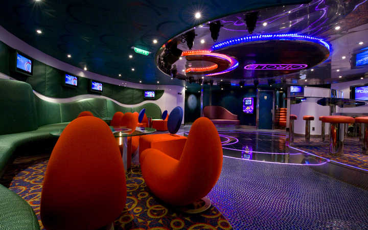 Bateau Carnival Dream