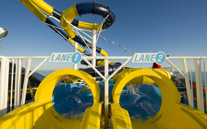 Bateau Carnival Dream