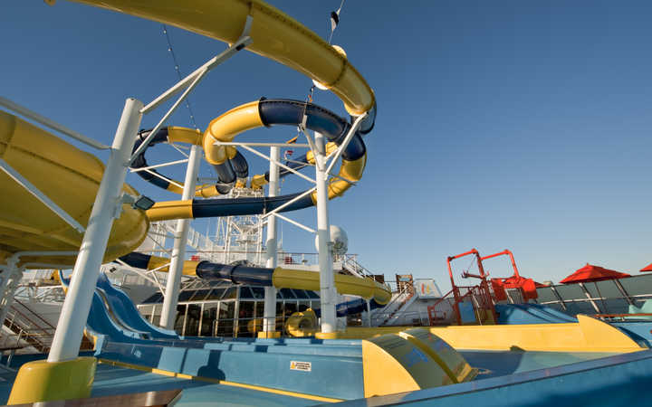 Bateau Carnival Dream
