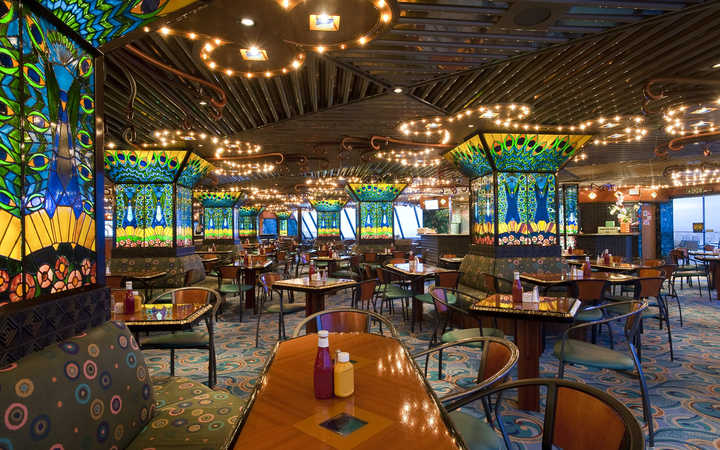 Bateau Carnival Elation