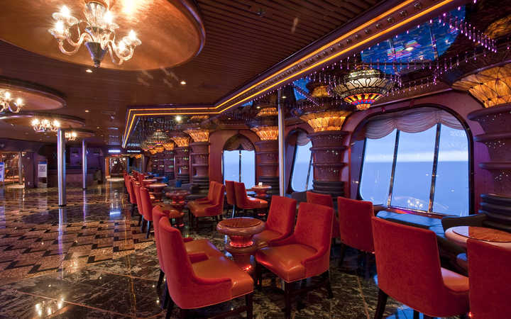 Bateau Carnival Elation