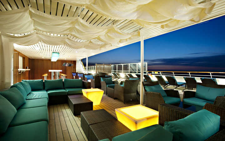Bateau Carnival Glory