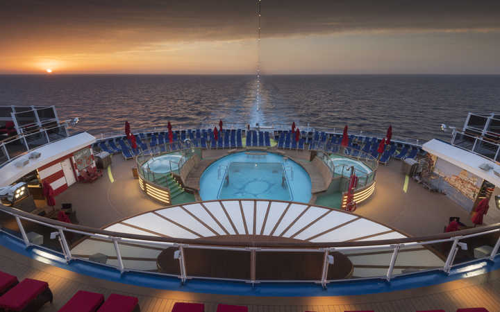 Bateau Carnival Horizon