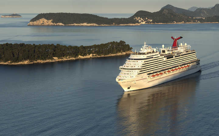 Bateau Carnival Horizon
