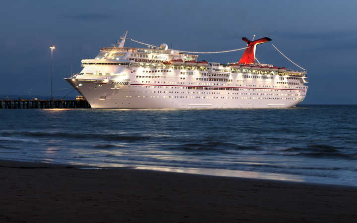 Bateau Carnival Paradise
