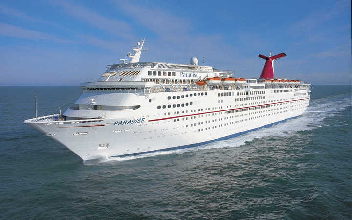 Bateau Carnival Paradise