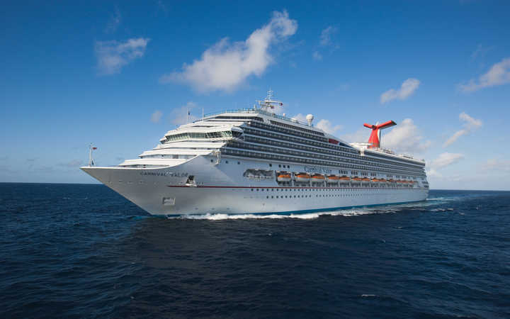 Bateau Carnival Valor