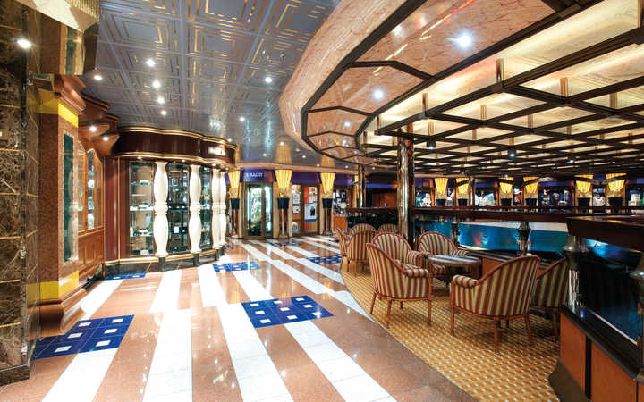 Bateau Carnival Valor