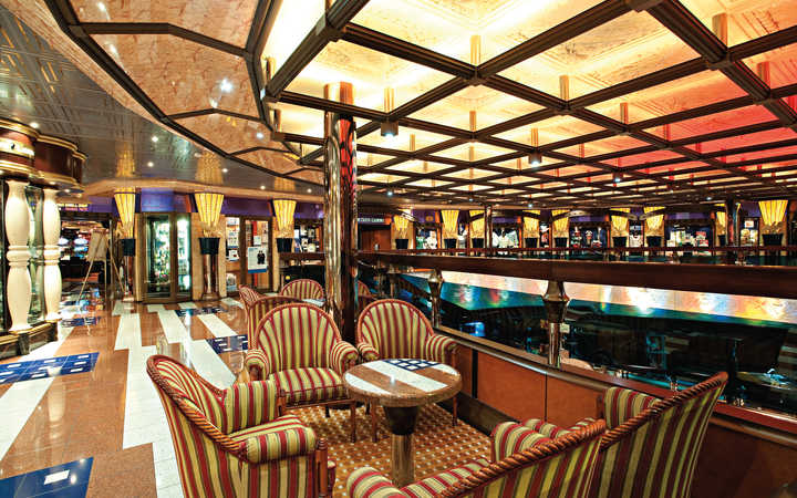Bateau Carnival Valor