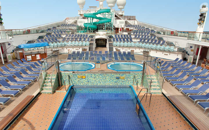 Bateau Carnival Valor