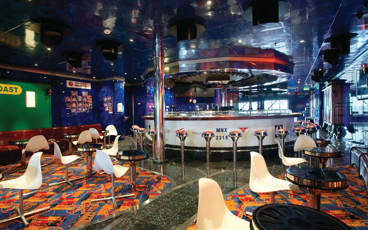 Bateau Carnival Valor