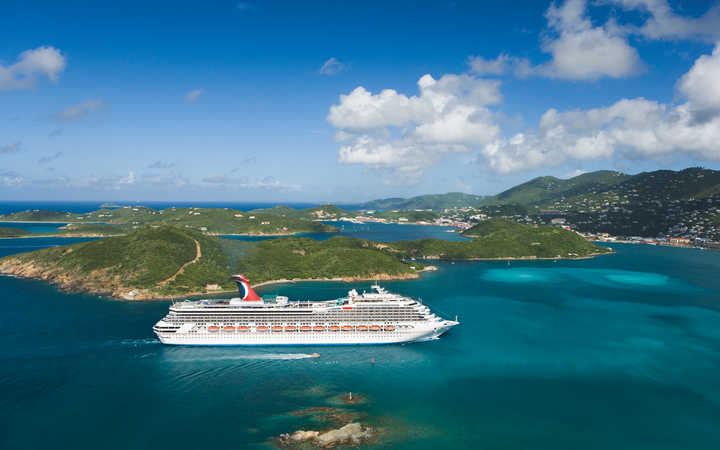 Bateau Carnival Valor