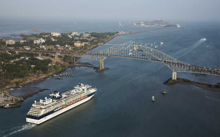 Bateau Celebrity Infinity