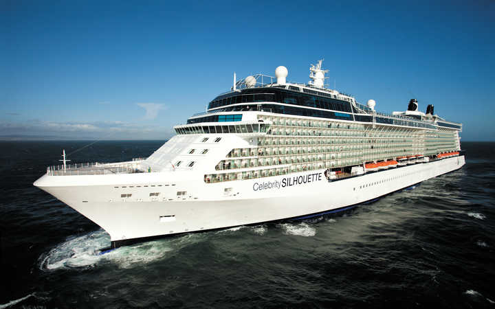 Bateau Celebrity Silhouette