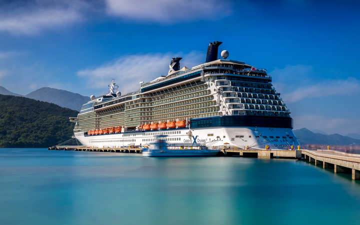 Bateau Celebrity Silhouette