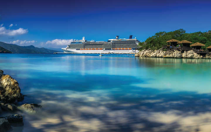 Bateau Celebrity Silhouette