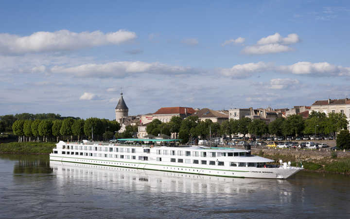 Bateau Cyrano de Bergerac (ou similaire)