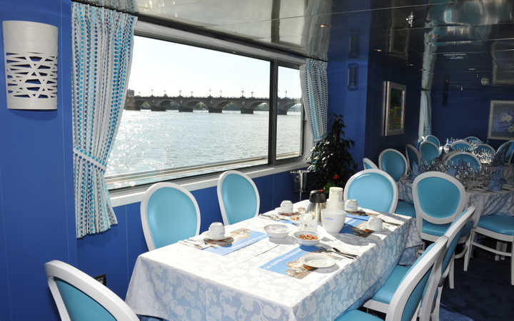 Bateau Cyrano de Bergerac (ou similaire)