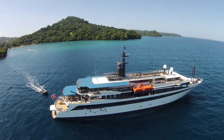 M/Y Variety Voyager