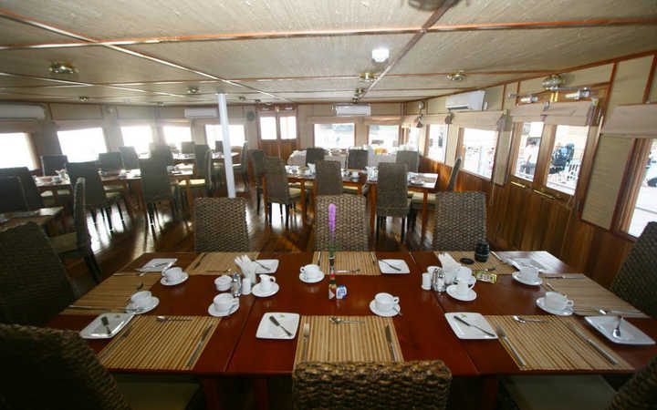 Bateau R/V Indochine (ou similaire)