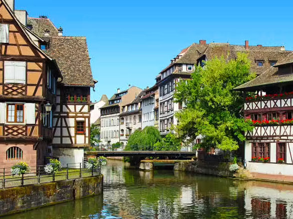 La majestueuse vallée du Rhin romantique et le rocher légendaire de la Lorelei