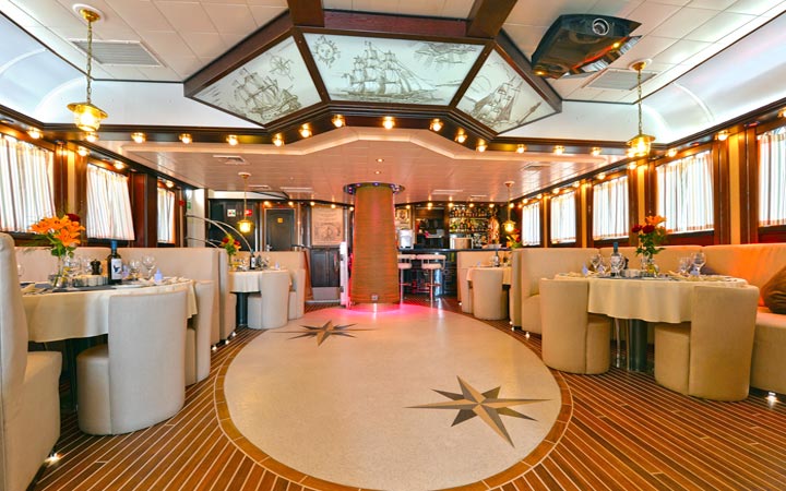 Navire Le Running on Waves